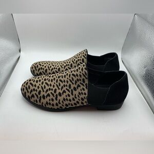 Skechers Cleo Prep leopard print loafers size 5